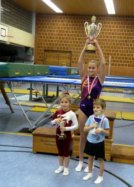 tl_files/TSV-Dielmissen/Bilder/2011/Trampolin Adventsturnen 26.11.2011/advensturnen_2.jpg